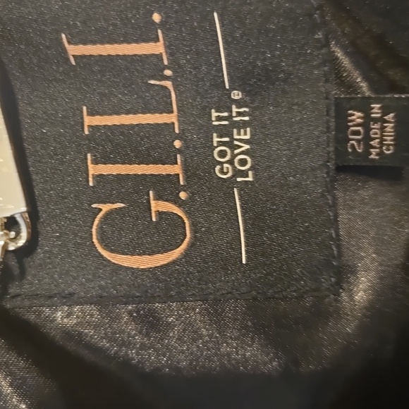 GILI Faux Fur Vest     ✨️ PRE LOVED✨️ - Picture 3 of 9